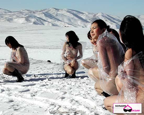 Как снимают эротику в Монголии (33 фото)