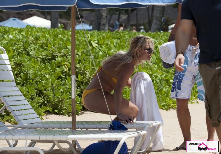 Бритни Спирс (Britney Spears NUDE) голая на гавайском пляже