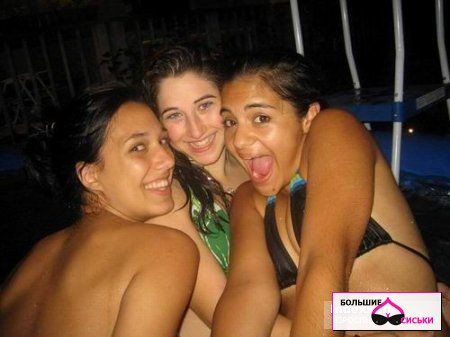 Девушки в бассейне (28 фото)